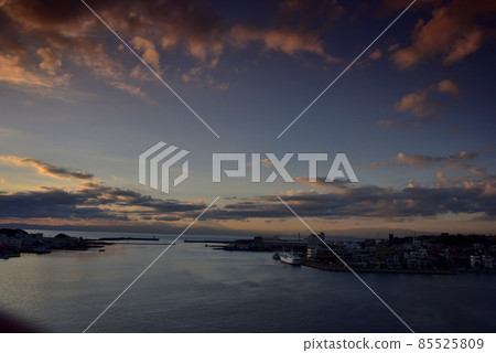 從城島橋眺望三崎漁港 從城島橋眺望三崎漁港 85525809