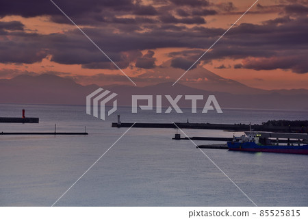 從城島橋眺望三崎漁港 從城島橋眺望三崎漁港 85525815