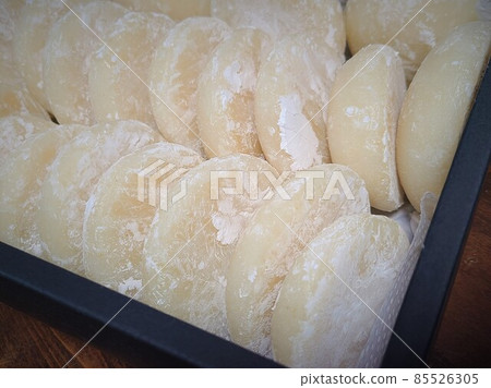 Delicious freshly made round rice cake Delicious freshly made round rice cake 85526305
