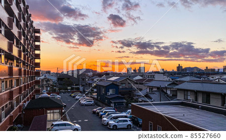 黃昏時的城市景觀 黃昏時的城市景觀 85527660