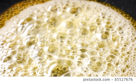 Melt butter 85527676