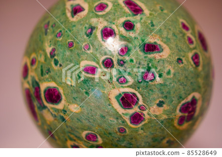 Ruby in Zoisite Zoisite Ruby 85528649