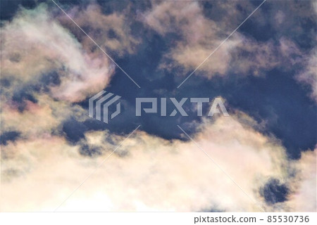 看到綾雲的人會好運的。 看到綾雲的人會好運的。 85530736