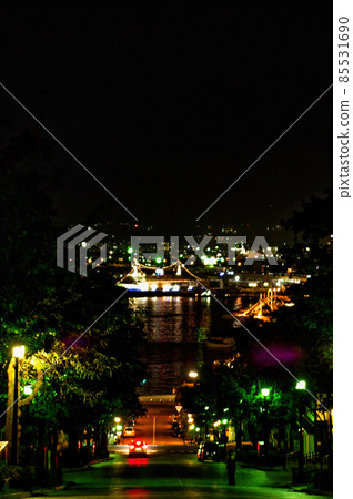 函館夜景和從山頂俯瞰的陡坡 函館夜景和從山頂俯瞰的陡坡 85531690