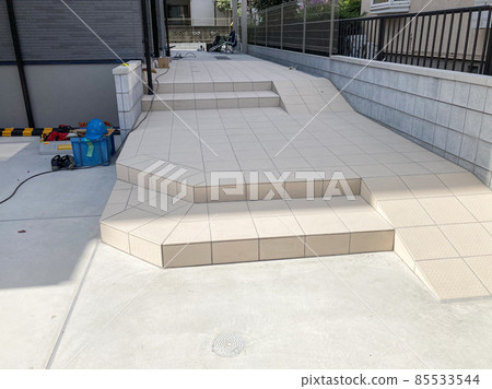 Exterior construction of an apartment house 85533544