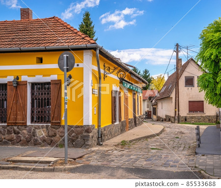 Streets of the old town of Szentendre, Hungary 85533688