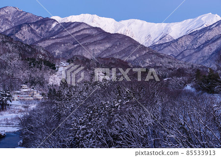 Tanigawadake / Suwakaio Bridge in winter Tanigawadake / Suwakaio Bridge in winter 85533913