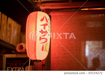 Lanterns on izakaya Japan 85534272
