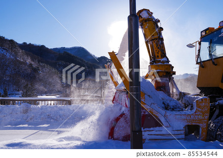 保護雪國安全的旋轉式掃雪機 保護雪國安全的旋轉式掃雪機 85534544