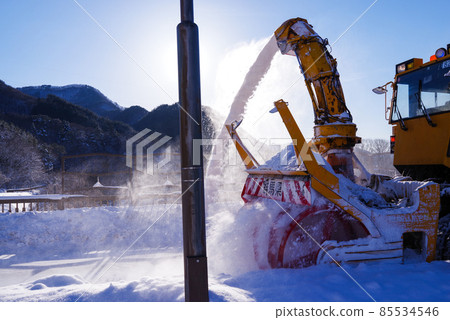 Rotary snowplow that protects the safety of snowy countries Rotary snowplow that protects the safety of snowy countries 85534546