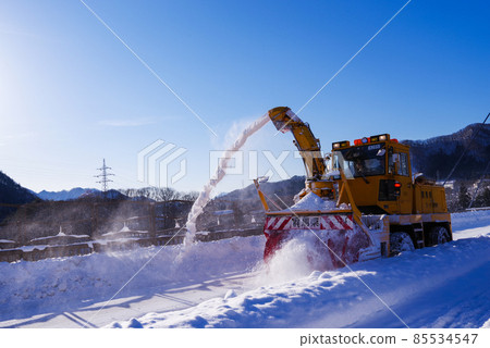 保護雪國安全的旋轉式掃雪機 85534547