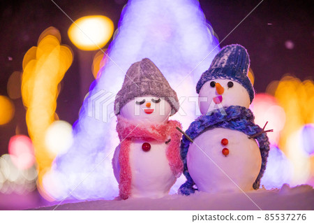 Illuminations and a pair of snowmen Illuminations and a pair of snowmen 85537276