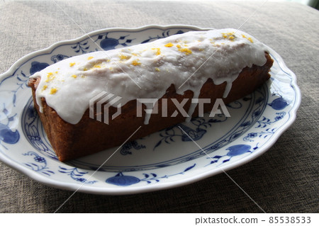 Homemade lemon pound cake 85538533