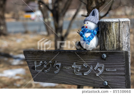 Handmade snowman on the plateau information board 85538668