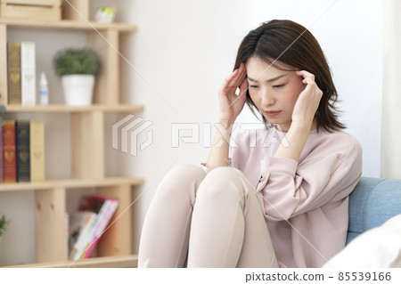A woman with poor health A woman with poor health 85539166