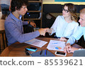 Business team negotiates talk and discuss 85539621
