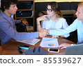 Business team negotiates talk and discuss 85539627