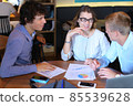 Business team negotiates talk and discuss 85539628