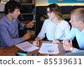 Business team negotiates talk and discuss 85539631