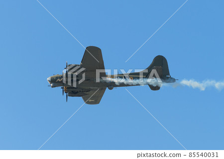 美國陸軍波音 B-17G 轟炸機煙霧 85540031