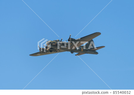 U.S. Army Boeing B-17G bomber level flight U.S. Army Boeing B-17G bomber level flight 85540032