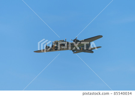 U.S. Army Boeing B-17G bomber level flight U.S. Army Boeing B-17G bomber level flight 85540034