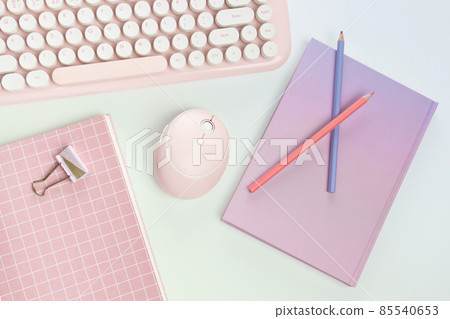 flat lay keyboard and stationery 85540653
