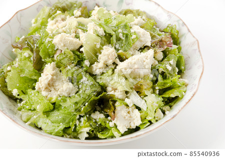 Sunny lettuce and cotton tofu salad 85540936