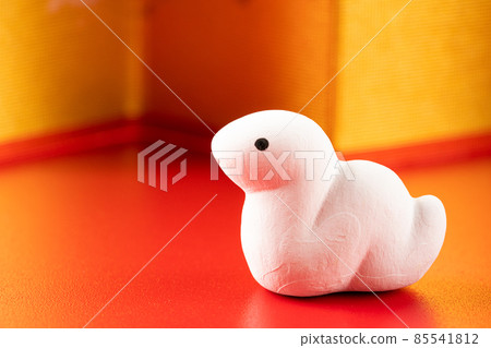 An ornament of year An ornament of year 85541812
