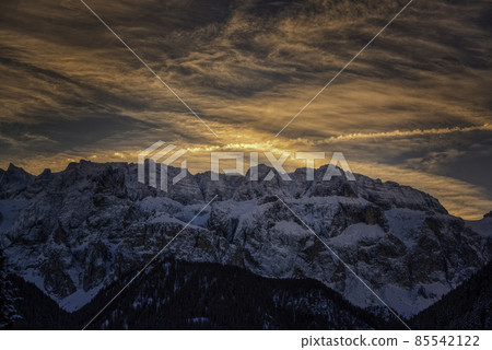Sunrise over the mountains in winter season Sunrise over the mountains in winter season 85542122