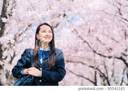 櫻花和高中生 85542181