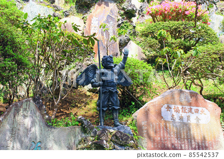 【神奈川】春天鎌倉Hansobo正殿前的天狗雕像 85542537