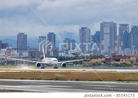 JAL A350，一架從大阪機場起飛的客機 85543173