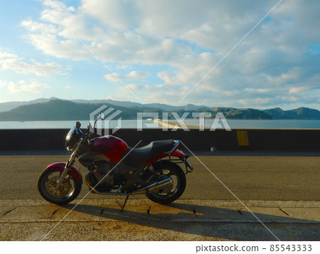 在MOTOGUZZI海邊觀光 85543333
