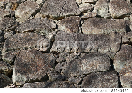 Traces of broken stones used for the stone walls of the castle "Arrow holes (remains of wedges)" Traces of broken stones used for the stone walls of the castle "Arrow holes (remains of wedges)" 85543483
