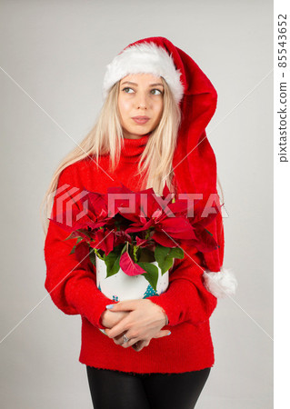 Young white european woman on grey 85543652