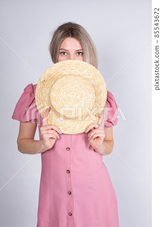 Young white european woman on grey 85543672