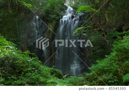 Toyanomeoto Falls in midsummer with a light beam 2 Tsuyama City, Okayama Prefecture Toyanomeoto Falls in midsummer with a light beam 2 Tsuyama City, Okayama Prefecture 85545393