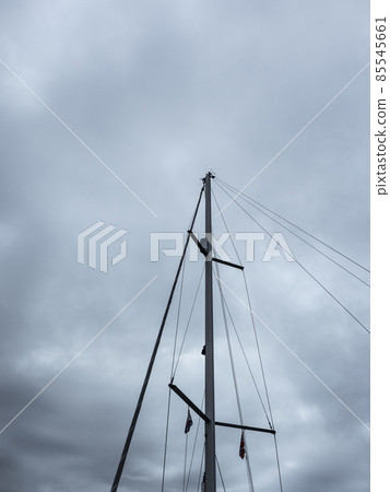 Ship mast on dark cloudy stormy sky background Ship mast on dark cloudy stormy sky background 85545661