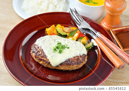 Cheese hamburger. Topped with hamburger mozzarella cheese. Serve with rice and pumpkin soup. 85545812