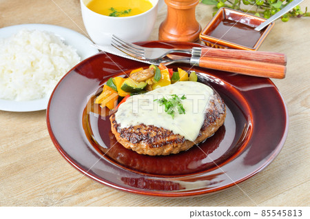 Cheese hamburger. Topped with hamburger mozzarella cheese. Serve with rice and pumpkin soup. 85545813