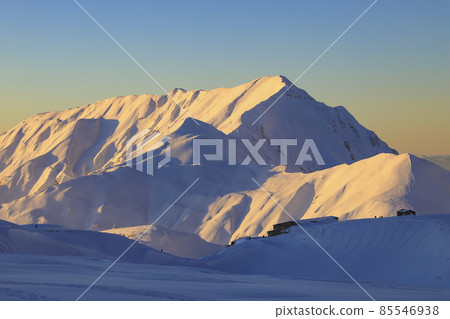立山夕陽下的雪山 立山夕陽下的雪山 85546938
