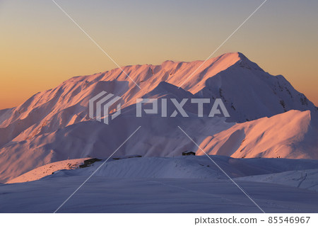 立山夕陽下的雪山 立山夕陽下的雪山 85546967