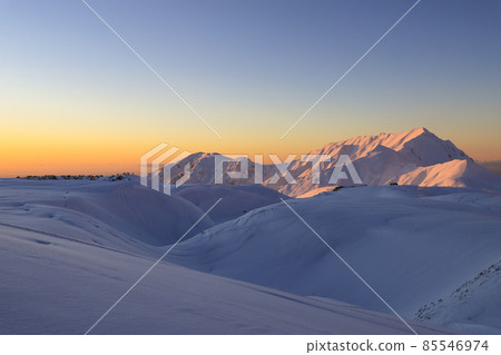 立山夕陽下的雪山 立山夕陽下的雪山 85546974