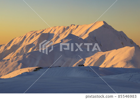 立山夕陽下的雪山 立山夕陽下的雪山 85546983