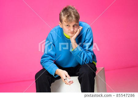 Young white european man isolated on pink 85547286