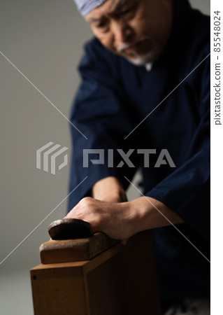 Craftsman carpenter Kanna senior man 85548024