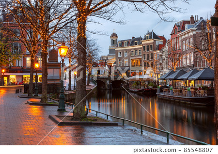 Christmas Leiden canal Oude Rijn Christmas Leiden canal Oude Rijn 85548807