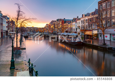Christmas Leiden canal Oude Rijn Christmas Leiden canal Oude Rijn 85548808
