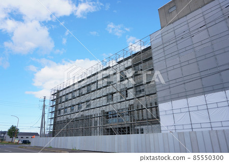 Scaffolding installed in dilapidated public buildings to be demolished Scaffolding installed in dilapidated public buildings to be demolished 85550300